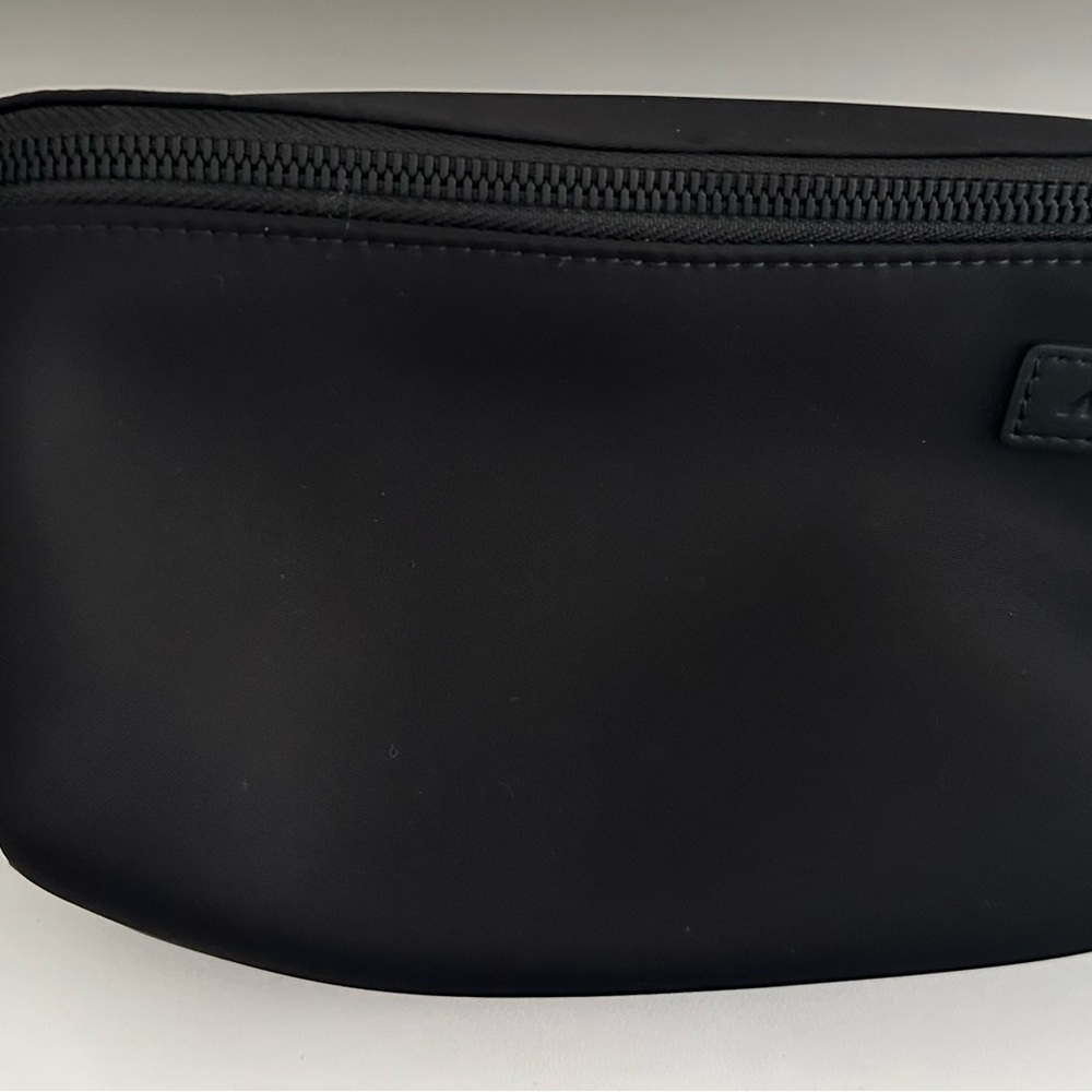 Black Women's Travel Waist Bag - Streamlined Everyday Carry